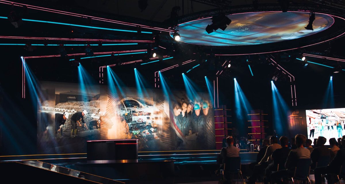 Stort hybrid studio med lysshow