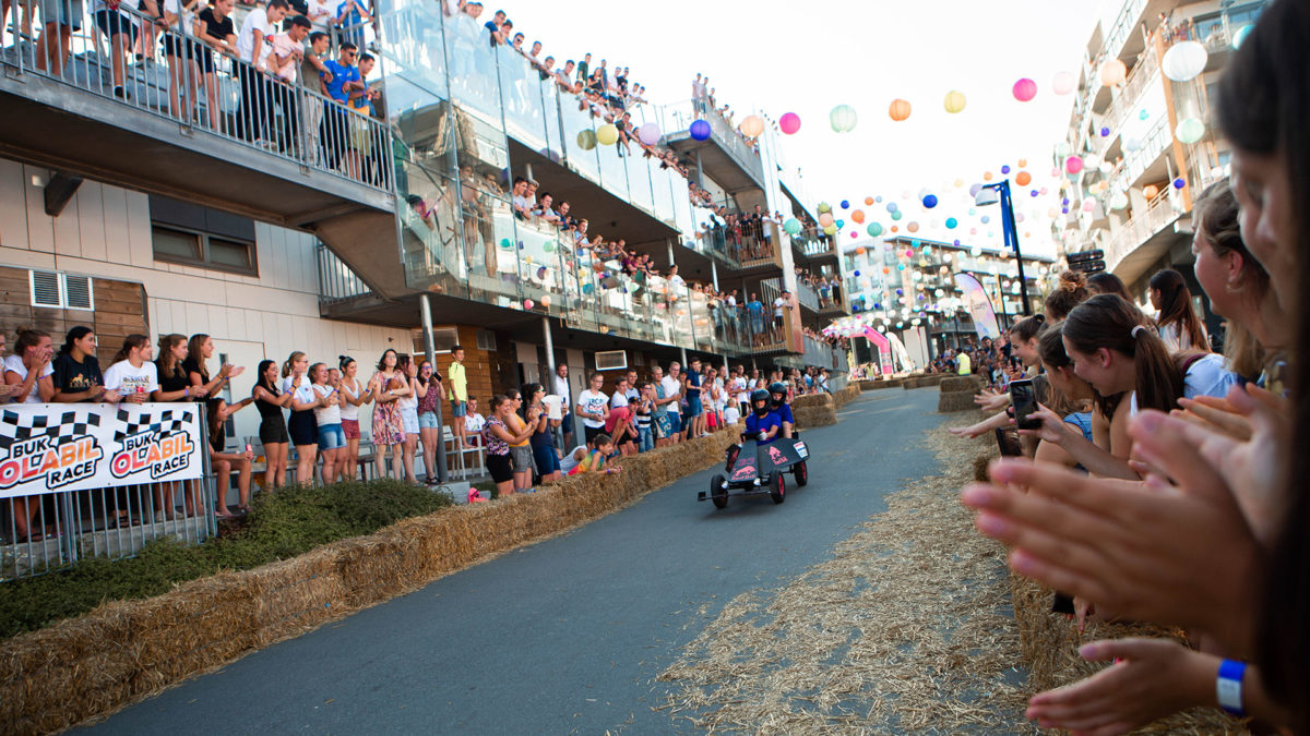 Olabilrace mellom byggene